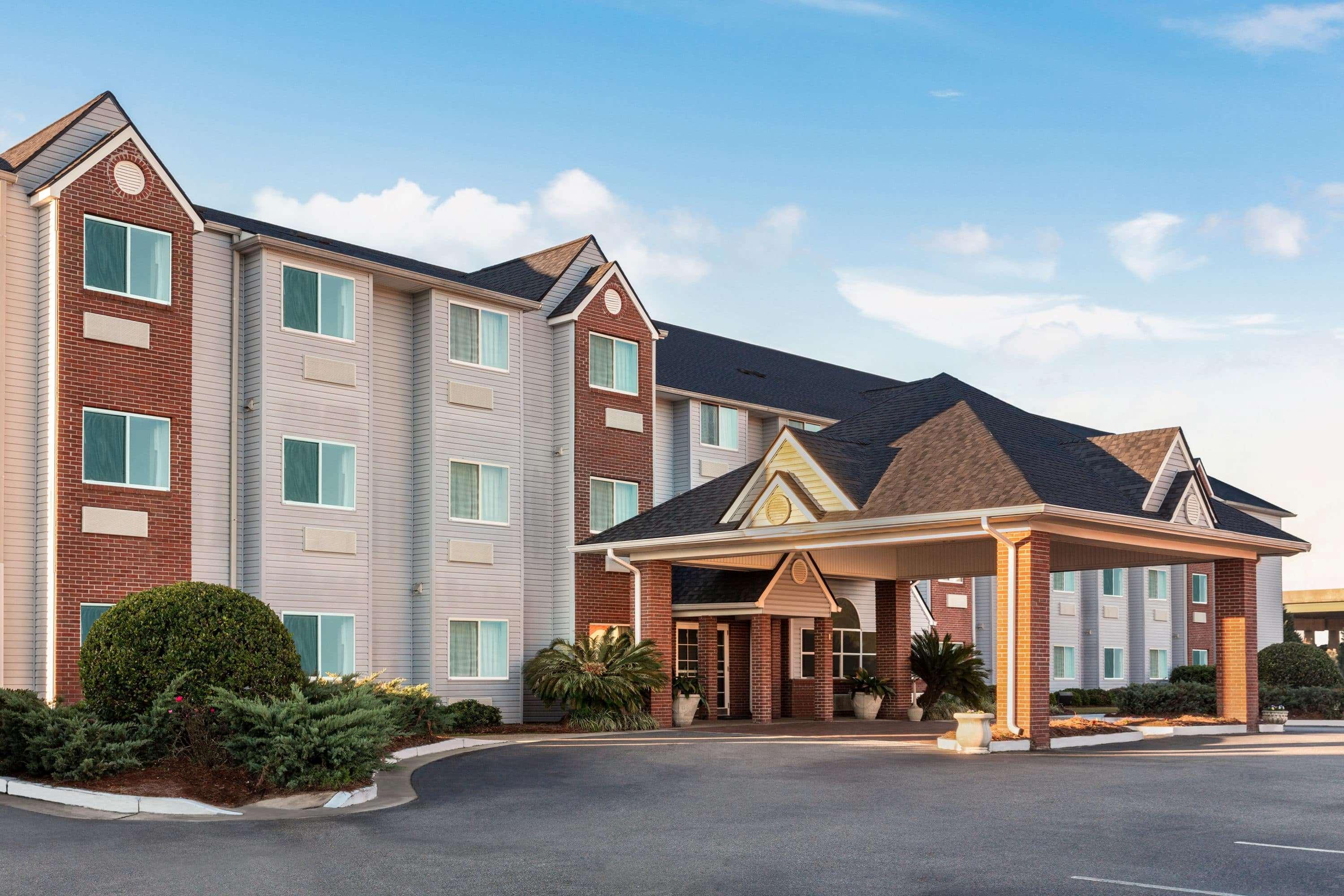 Microtel Inn & Suites By Wyndham Tifton Exterior photo